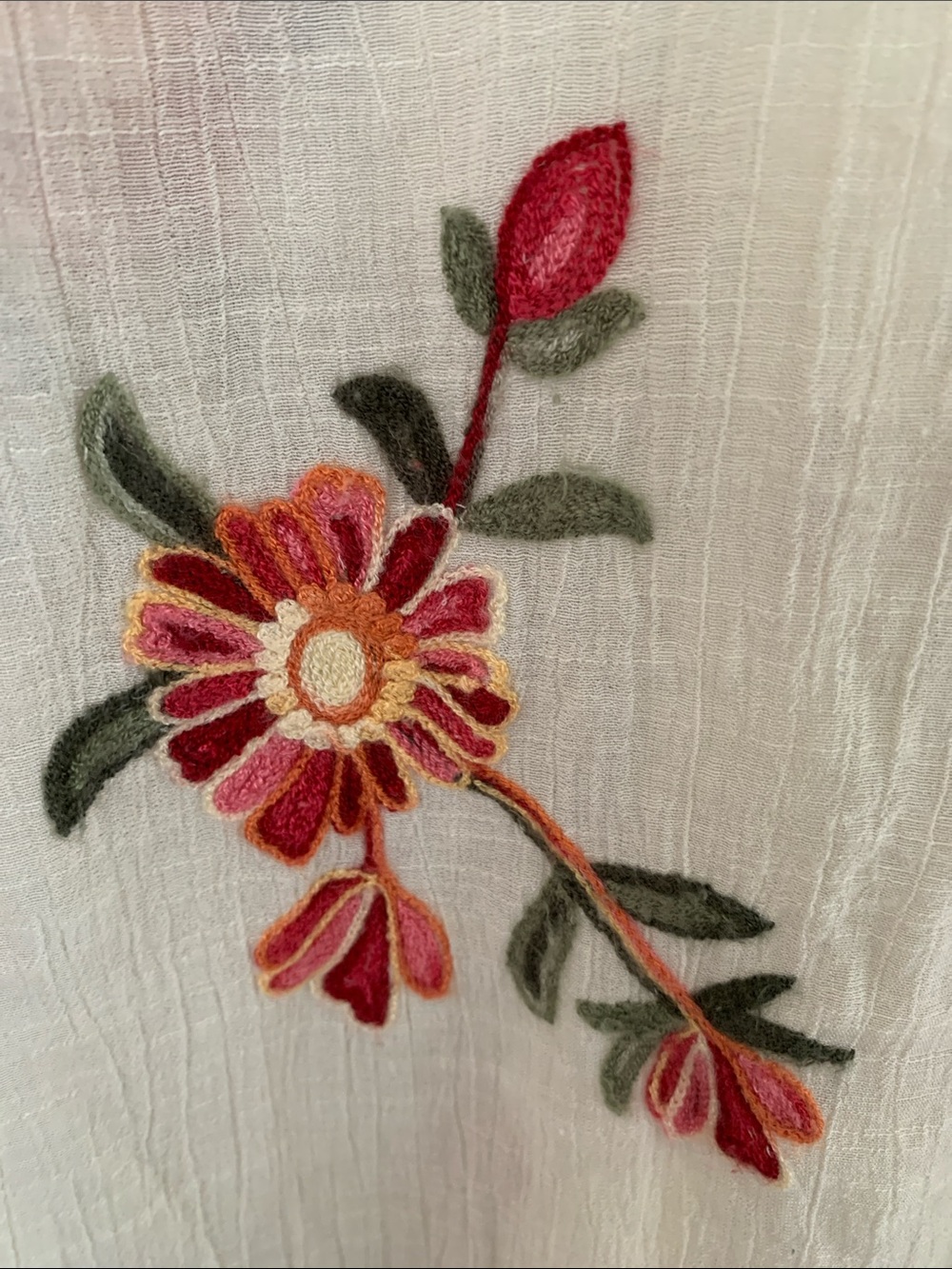 Embroidery cream blouse - Picture 3 of 5